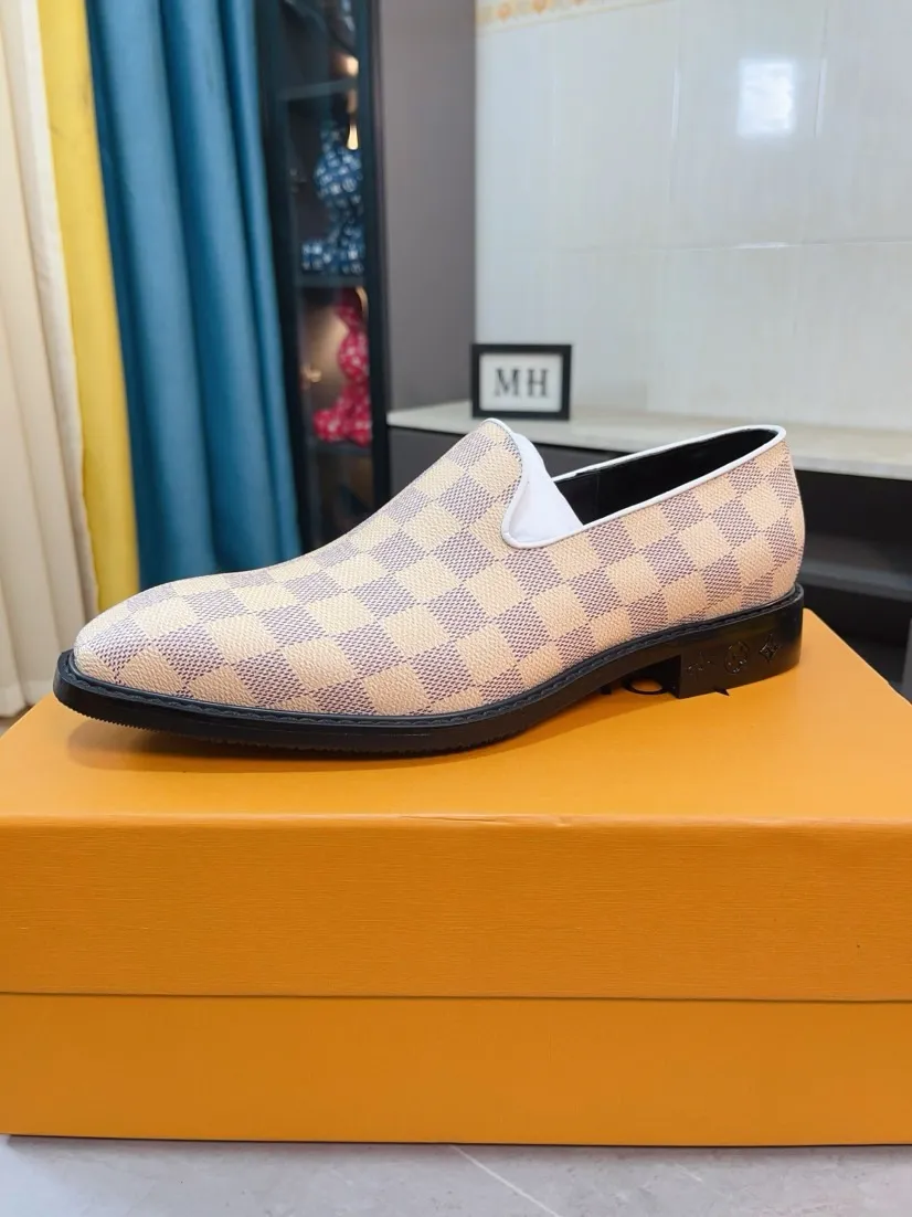 Ex-factory price 720🌹🌹High version [LV] Louis Vuitton's popular casual leather shoes🎖Fashionable and elegant🎖🎖Material: Original imported open-edge beaded cowhide, washed cowhide leather lining, original open-molded rubber outsole, high-end and classy, ​​elegant quality, instantly transforming into a handsome man ❤❤Standard\nNumber: 38-44